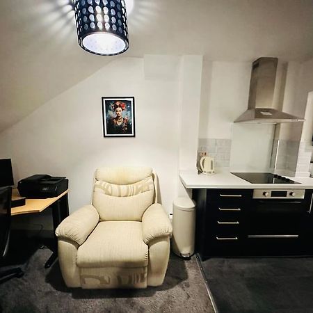 1 Luxe Exec Bedroom Apt Дарби Екстериор снимка